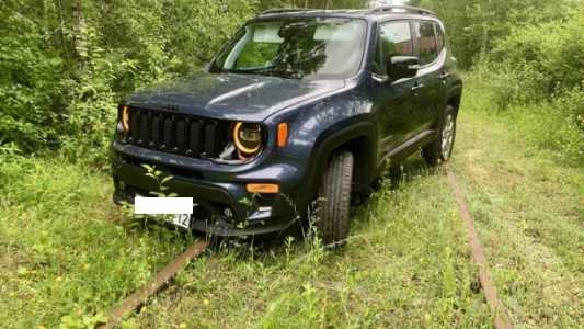 Jeep Renegade I Рестайлинг, 2022, пробег 23000 км Jeep Renegade I Рестайлинг, 2022, пробег 23000 км