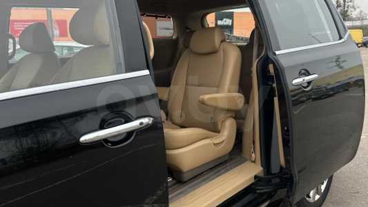 Kia Carnival III