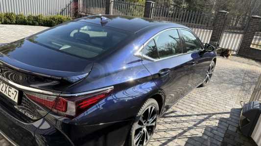 Lexus ES VII