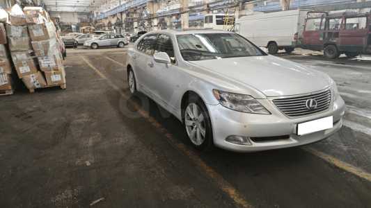 Lexus LS IV