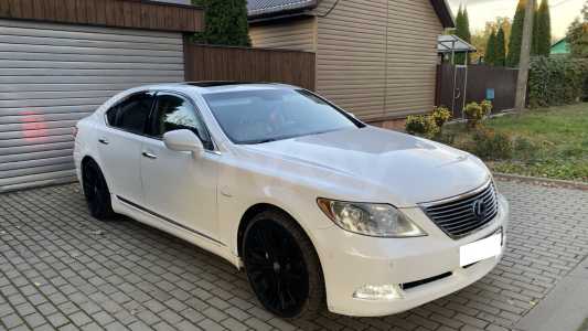 Lexus LS IV