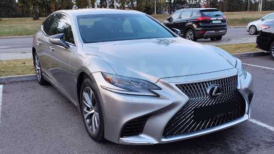 Lexus LS V