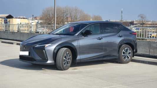Lexus RZ , 2023, пробег 17000 км