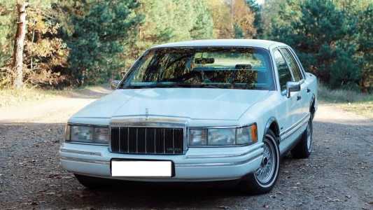 Lincoln Town Car II