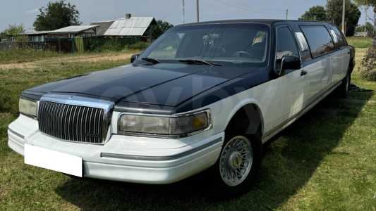 Lincoln Town Car II