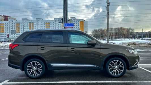 Mitsubishi Outlander III 2-й рестайлинг, 2015, пробег 237000 км Mitsubishi Outlander III 2-й рестайлинг, 2015, пробег 237000 км