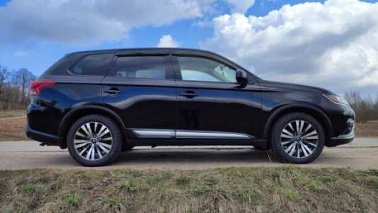 Mitsubishi Outlander III 3-й рестайлинг, 2018, пробег 100262 км Mitsubishi Outlander III 3-й рестайлинг, 2018, пробег 100262 км