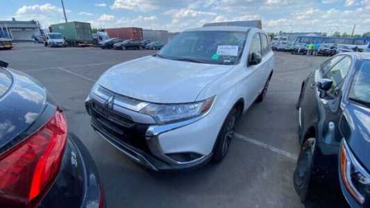 Mitsubishi Outlander III  3-й рестайлинг, 2018, пробег 140000 км