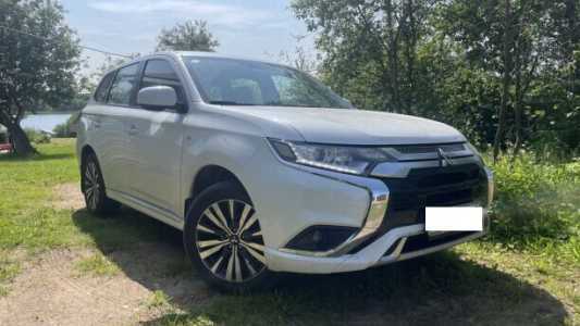 Mitsubishi Outlander III 3-й рестайлинг, 2022, пробег 42000 км Mitsubishi Outlander III 3-й рестайлинг, 2022, пробег 42000 км