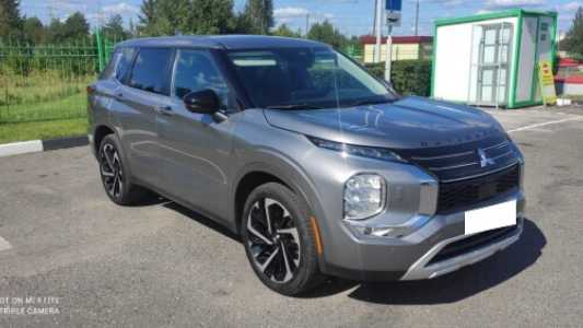 Mitsubishi Outlander IV, 2021, пробег 107000 км Mitsubishi Outlander IV, 2021, пробег 107000 км
