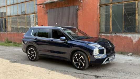 Mitsubishi Outlander IV, 2022, пробег 23122 км Mitsubishi Outlander IV, 2022, пробег 23122 км