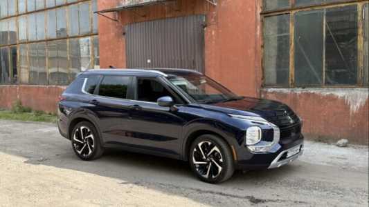 Mitsubishi Outlander IV, 2022, пробег 26000 км Mitsubishi Outlander IV, 2022, пробег 26000 км