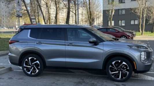 Mitsubishi Outlander IV, 2022, пробег 28000 км Mitsubishi Outlander IV, 2022, пробег 28000 км