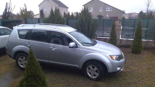 Mitsubishi Outlander XL