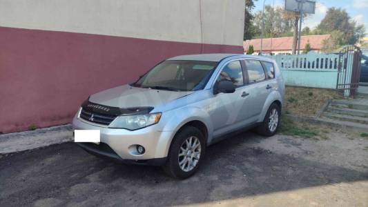 Mitsubishi Outlander XL