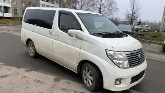 Nissan Elgrand II (E51)