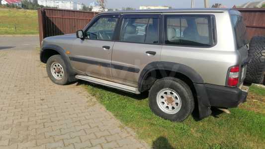 Nissan Patrol Y61