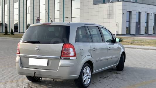 Opel Zafira B Рестайлинг