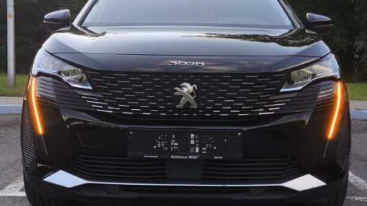 Peugeot 3008 II Рестайлинг, 2021, пробег 150000 км Peugeot 3008 II Рестайлинг, 2021, пробег 150000 км