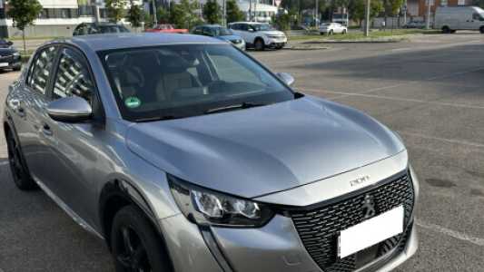 Peugeot e-208 , 2020, пробег 32000 км