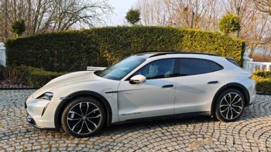 Porsche Taycan , 2021, пробег 25000 км