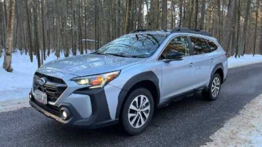 Subaru Outback VI Рестайлинг, 2023, пробег 4500 км Subaru Outback VI Рестайлинг, 2023, пробег 4500 км
