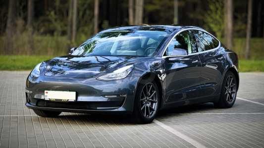 Tesla Model 3 I