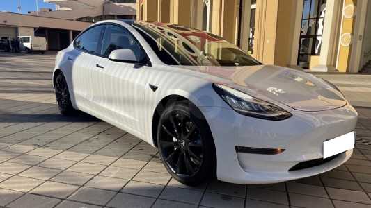 Tesla Model 3 I