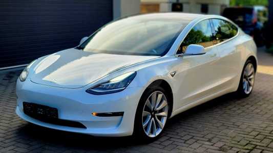 Tesla Model 3 I
