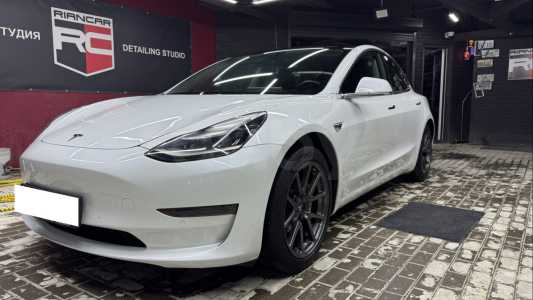 Tesla Model 3 I