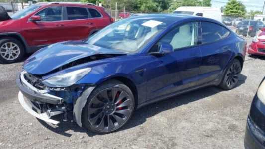 Tesla Model 3 I Рестайлинг, 2022, пробег 72420 км Tesla Model 3 I Рестайлинг, 2022, пробег 72420 км