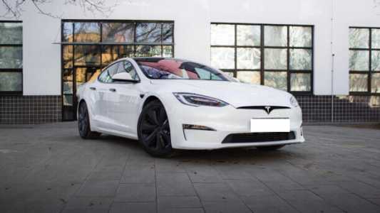 Tesla Model S I 2-й рестайлинг, 2021, пробег 30000 км Tesla Model S I 2-й рестайлинг, 2021, пробег 30000 км