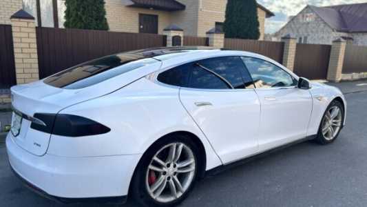 Tesla Model S I, 2014, пробег 275000 км