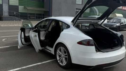 Tesla Model S I  Рестайлинг, 2016, пробег 160000 км