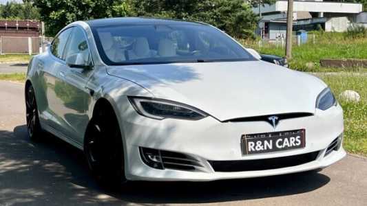 Tesla Model S I Рестайлинг, 2017, пробег 215000 км Tesla Model S I Рестайлинг, 2017, пробег 215000 км