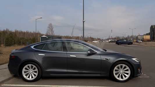 Tesla Model S I Рестайлинг