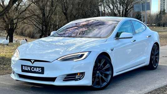 Tesla Model S I Рестайлинг