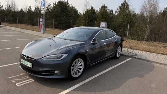 Tesla Model S I Рестайлинг