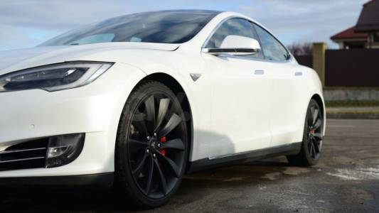 Tesla Model S I Рестайлинг