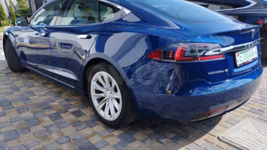 Tesla Model S I Рестайлинг