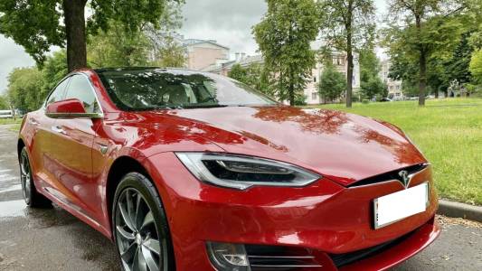 Tesla Model S I Рестайлинг