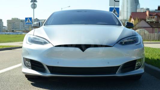 Tesla Model S I Рестайлинг