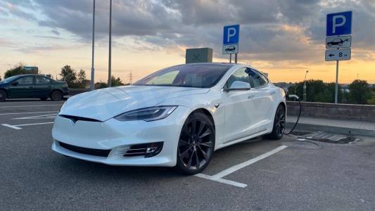 Tesla Model S I Рестайлинг