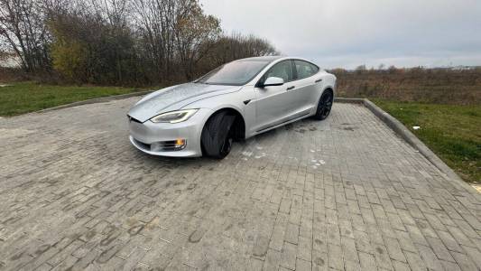 Tesla Model S I Рестайлинг