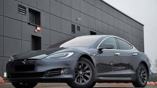 Tesla Model S I Рестайлинг