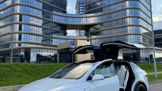 Tesla Model X I, 2016, пробег 102000 км Tesla Model X I, 2016, пробег 102000 км
