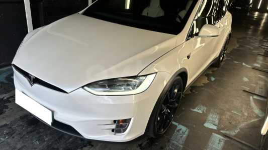 Tesla Model X I