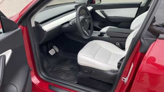 Tesla Model Y I, 2021, пробег 39000 км Tesla Model Y I, 2021, пробег 39000 км