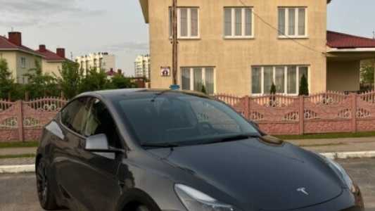 Tesla Model Y I, 2021, пробег 57000 км Tesla Model Y I, 2021, пробег 57000 км