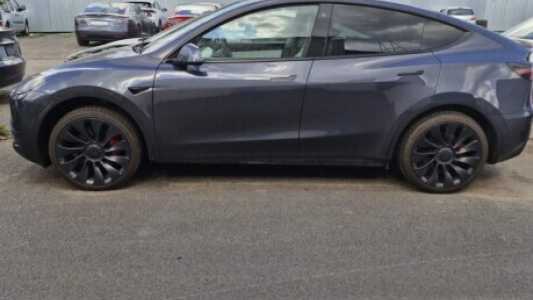 Tesla Model Y I, 2022, пробег 60000 км Tesla Model Y I, 2022, пробег 60000 км